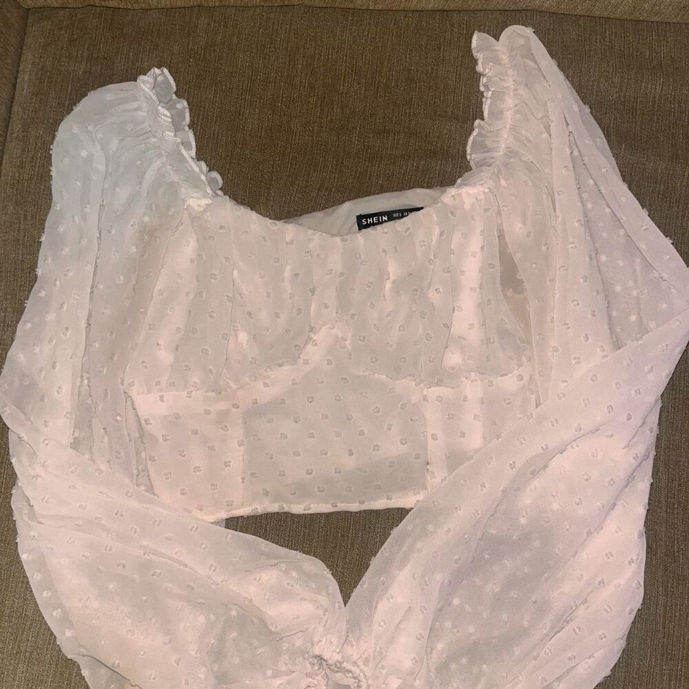 Cream and white polka dot blouse with puff sleeves #polkadot